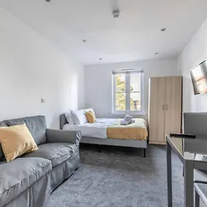 Modern Studio On High Street , Egham United Kingdom